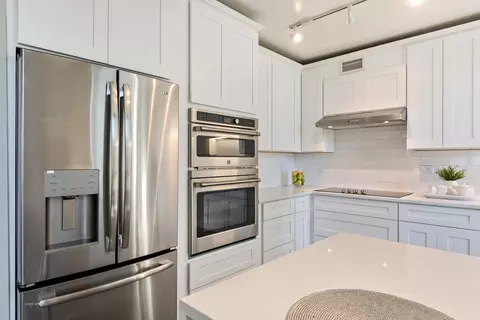 Kitchen - 100 E Bellevue Pl #8B, Chicago, IL 60611 photo 2 of 4