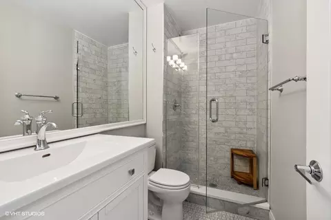 Bath - 100 E Bellevue Pl #8B, Chicago, IL 60611 photo 2 of 3
