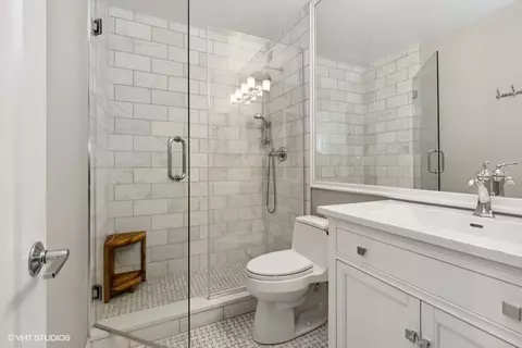 Bath - 100 E Bellevue Pl #8B, Chicago, IL 60611 photo 3 of 3