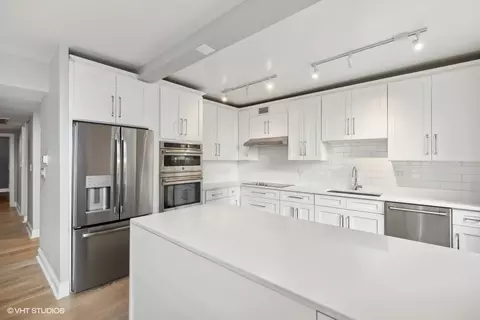 Kitchen - 100 E Bellevue Pl #8B, Chicago, IL 60611 photo 3 of 4