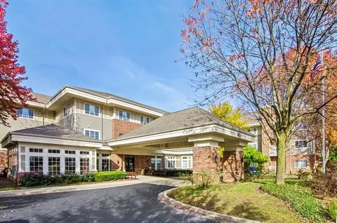 605 Barrington Ave #318, East Dundee, IL 60118