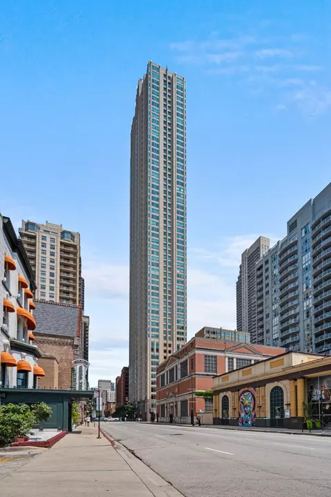 33 W Ontario St #42EN, Chicago, IL 60654