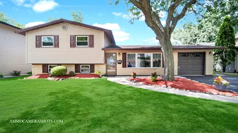 7460 Cumberland Dr, Hanover Park, IL 60133