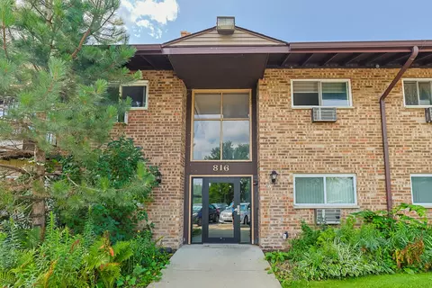 816 E Old Willow Rd #209, Prospect Heights, IL 60070