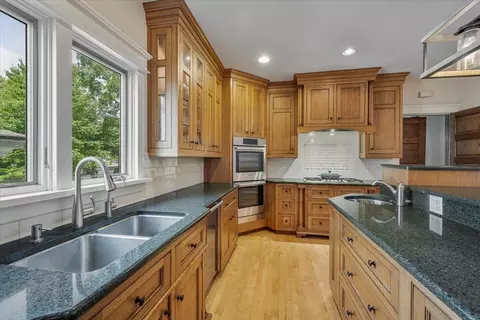 50 Warwick Rd, Winnetka, IL 60093 photo 12