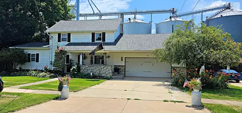 415 W 4th St, Lostant, IL 61334