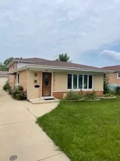 8012 S Natchez Ave, Burbank, IL 60459