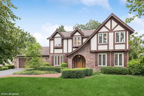 1311 Pin Oak Ct, Wheaton, IL 60189