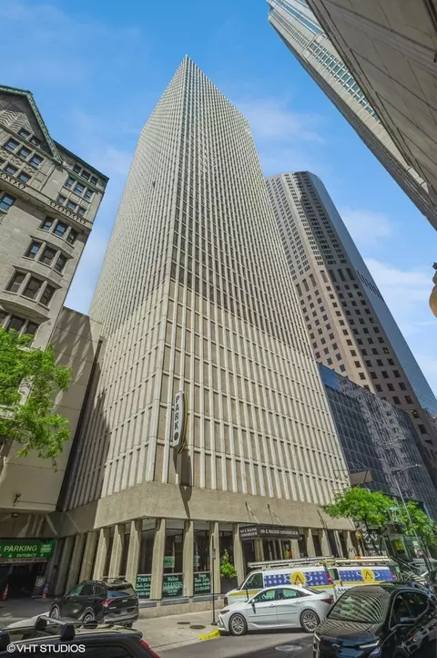 100 E Walton St #29A, Chicago, IL 60611