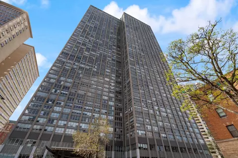 655 W Irving Park Rd #3717, Chicago, IL 60613