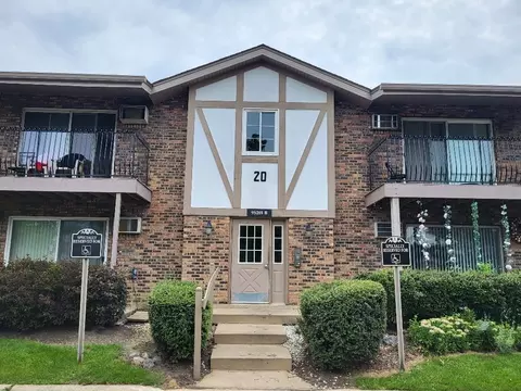 9 S201 Lake Dr #207, Willowbrook, IL 60527