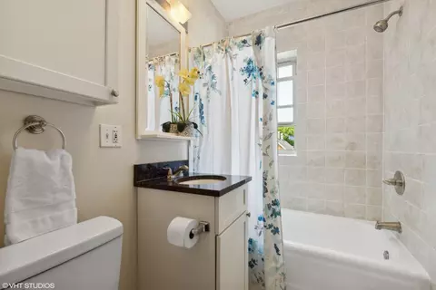Bath - 502 Beloit Ave #B3, Forest Park, IL 60130 photo 1 of 1