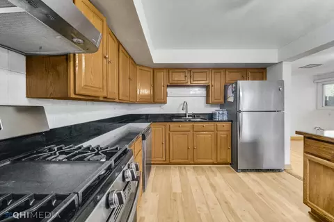 Kitchen - 9280 Dee Rd, Des Plaines, IL 60016 photo 3 of 5