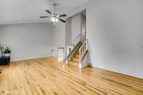 Living - 9280 Dee Rd, Des Plaines, IL 60016 photo 4 of 5