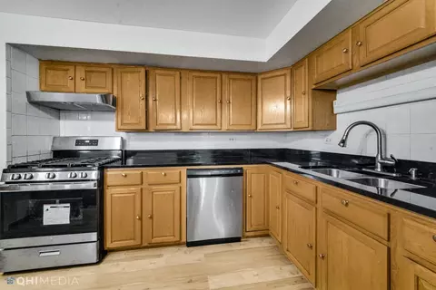 Kitchen - 9280 Dee Rd, Des Plaines, IL 60016 photo 2 of 5