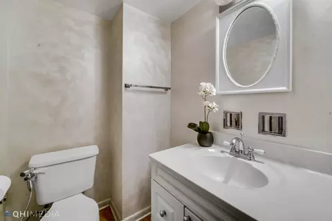 Bath - 9280 Dee Rd, Des Plaines, IL 60016 photo 1 of 3