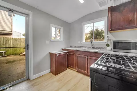 Kitchen - 9280 Dee Rd, Des Plaines, IL 60016 photo 5 of 5