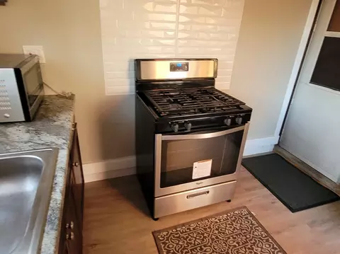 Kitchen - 9280 Dee Rd, Des Plaines, IL 60016 photo 1 of 5