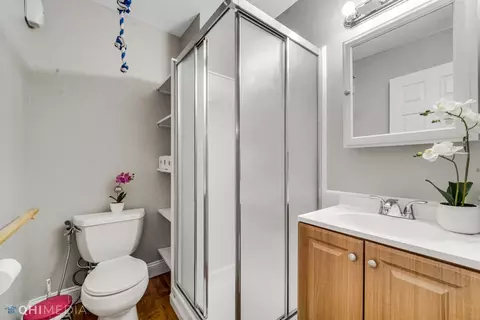Bath - 9280 Dee Rd, Des Plaines, IL 60016 photo 2 of 3