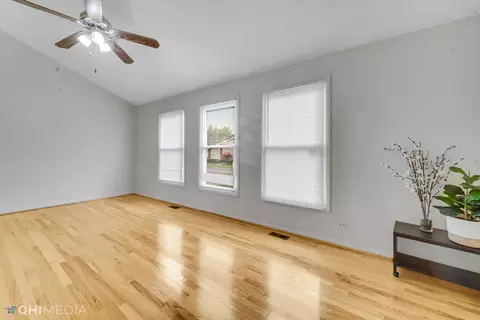 Living - 9280 Dee Rd, Des Plaines, IL 60016 photo 3 of 5