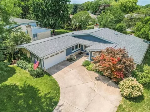 616 S Kennicott Ave, Arlington Heights, IL 60005