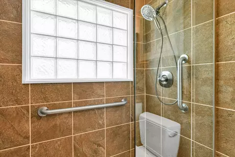 Bath - 716 Dover Pl, Champaign, IL 61820 photo 2 of 2