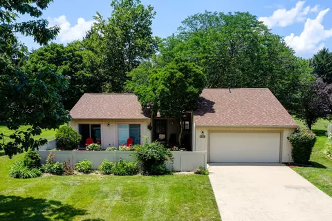 813 Phoenix Dr, Champaign, IL 61820