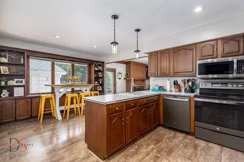 Kitchen - 120 Oak St, Seneca, IL 61360 photo 1 of 2