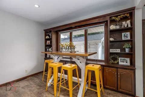 Dining - 120 Oak St, Seneca, IL 61360 photo 1 of 3