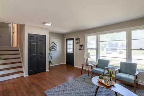 Living - 3201 Maple Ln, Hazel Crest, IL 60429 photo 3 of 4
