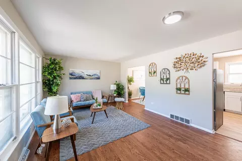 Living - 3201 Maple Ln, Hazel Crest, IL 60429 photo 1 of 4