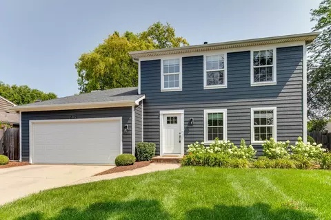 232 Greentree Pkwy, Libertyville, IL 60048