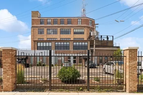 2675 W Grand Ave #401, Chicago, IL 60612