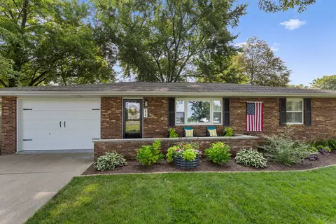 215 N Willow St, White Heath, IL 61884