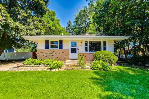 1306 19th St, Zion, IL 60099