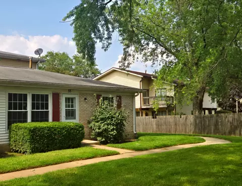 33 Wildwood Ln #G, Bolingbrook, IL 60440