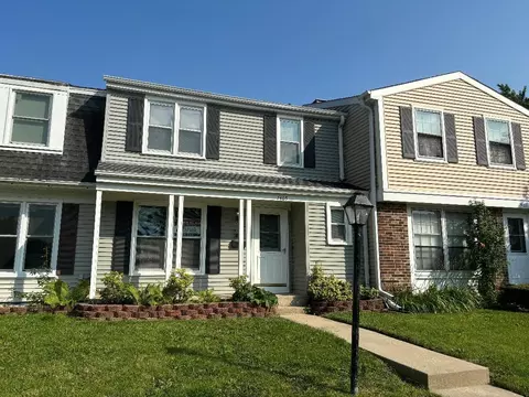 7405 Nantucket Cove Cv, Hanover Park, IL 60133