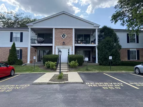 969 Golf Course Rd #1, Crystal Lake, IL 60014