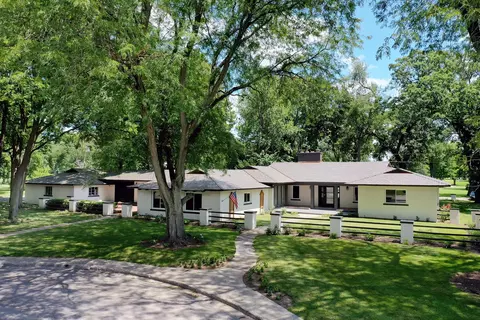 8 Chatham Cir, Kankakee, IL 60901 photo 1