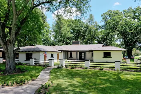 8 Chatham Cir, Kankakee, IL 60901 photo 5