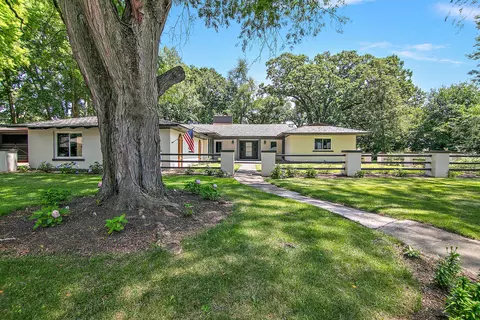 8 Chatham Cir, Kankakee, IL 60901 photo 3