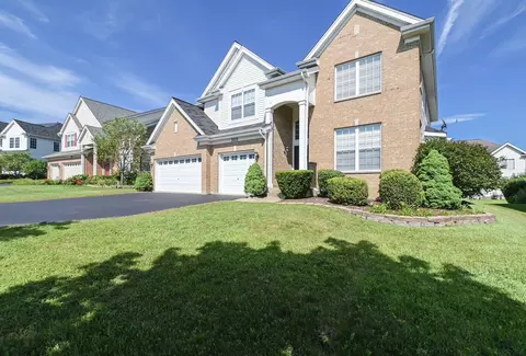 3111 Newport Ln, Wadsworth, IL 60083