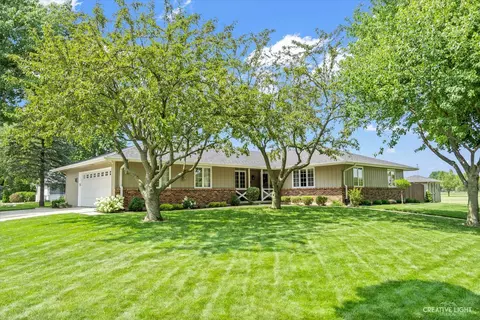 15 Manchester Way, Aurora, IL 60506
