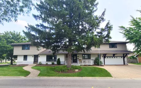 191 S Oakland Grv, Elmhurst, IL 60126