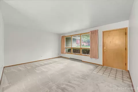 Living - 426 James Ct, Algonquin, IL 60102 photo 1 of 5
