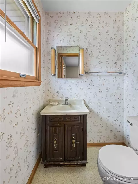 Bath - 426 James Ct, Algonquin, IL 60102 photo 1 of 3