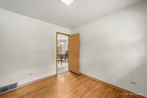 Bedroom - 426 James Ct, Algonquin, IL 60102 photo 4 of 6