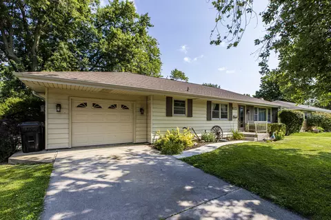 1202 Russell St, Normal, IL 61761 photo 2