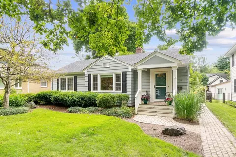 1106 S 4th St, Saint Charles, IL 60174