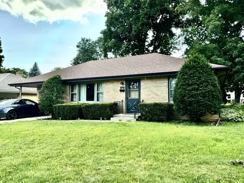 1315 Leaman Pl, Rockford, IL 61108